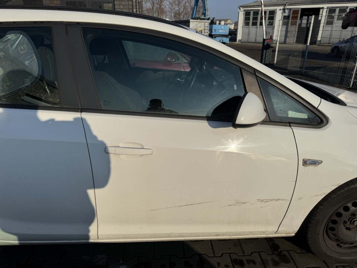 Opel Astra J Sports Tourer original T&uuml;r vorn rechts Z40R Schneewei&szlig; Rohbau Bj.2012